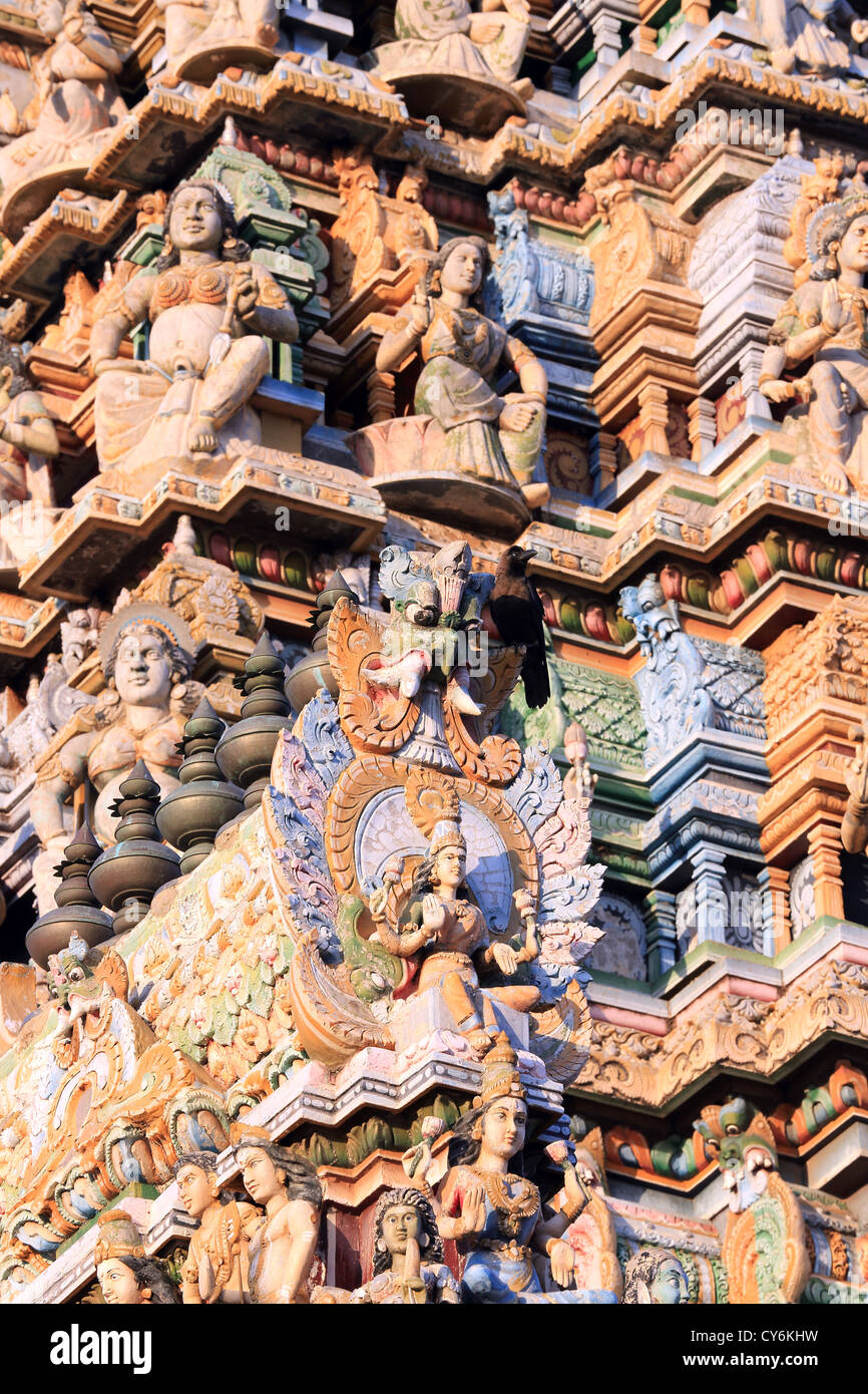 Sri Pathrakali tempio indù gopuram torre di Trincomalee, Sri Lanka. Foto Stock