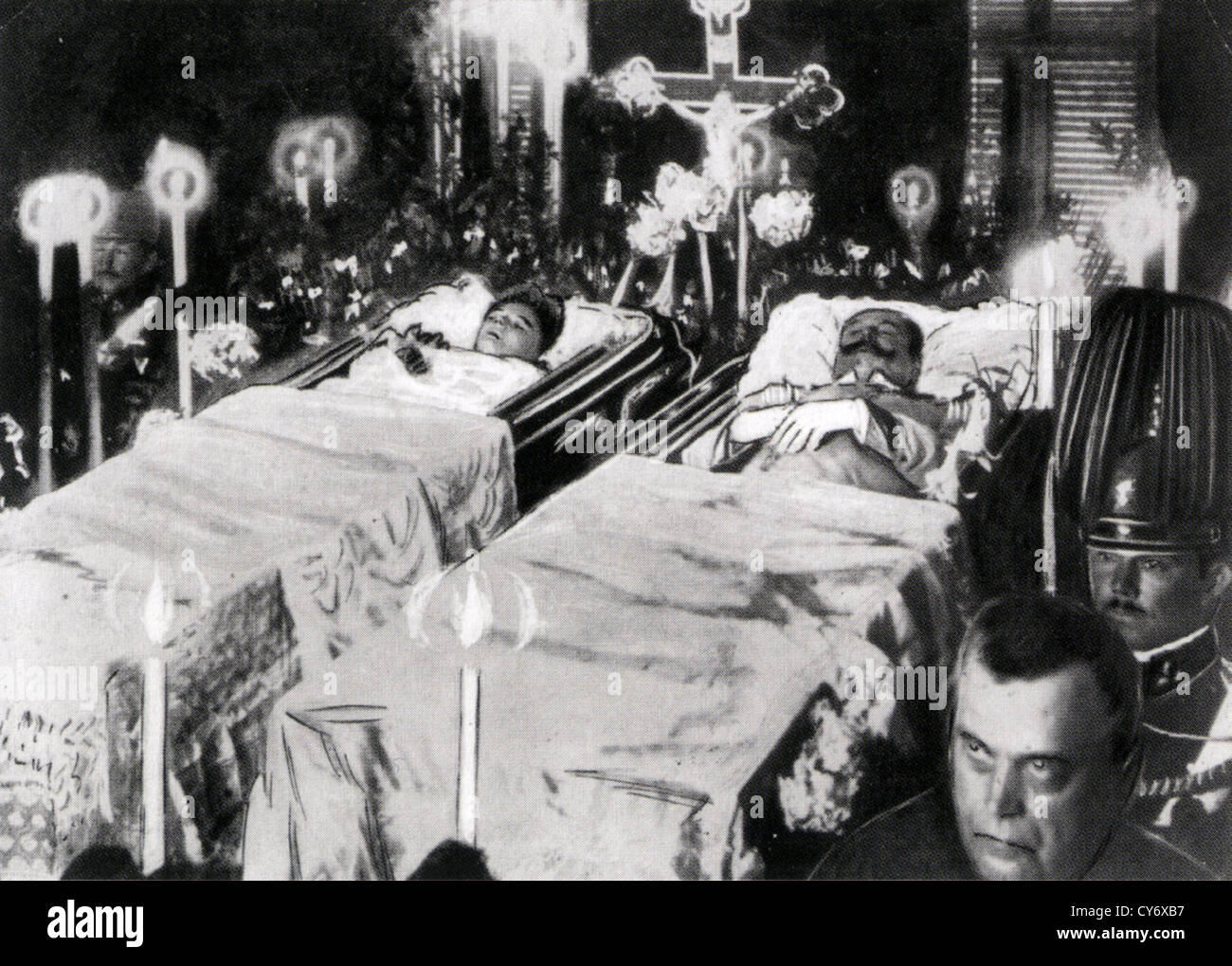 Arciduca Francesco Ferdinando si trova accanto alla sua moglie Sophie nello stato a Vienna dopo il loro assassinio a Sarajevo il 28 giugno 1914 Foto Stock