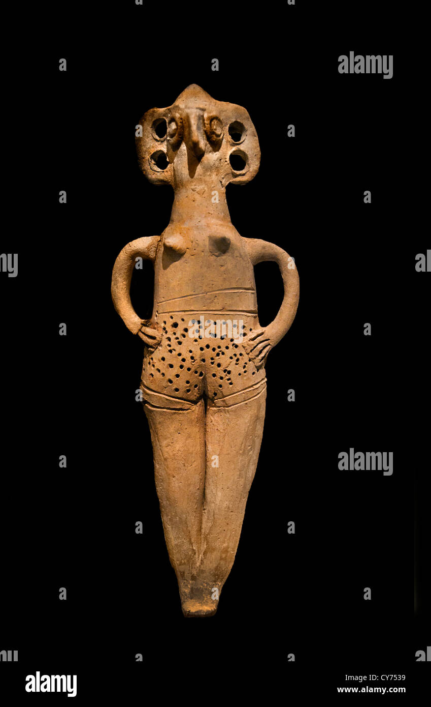 Figure di terracotta di donna con uccello cipriota faccia II 1450-1200 A.C. Cypriot 15,6 cm Cipro Grecia greco Foto Stock