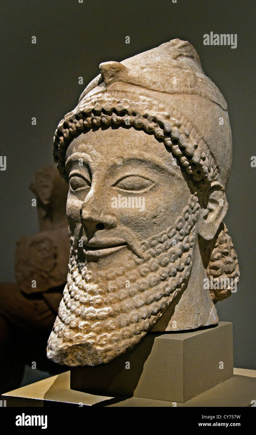 Calcare testa maschio arcaica del VI secolo A.C. Cypriot 44,5 cm Cipro Grecia greco Foto Stock