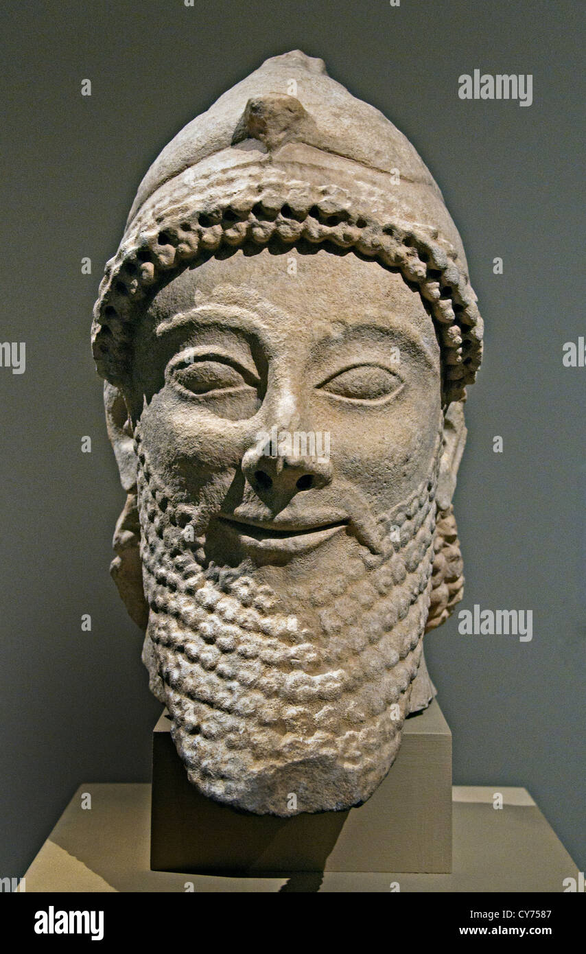 Calcare testa maschio arcaica del VI secolo A.C. Cypriot 44,5 cm Cipro Grecia greco Foto Stock