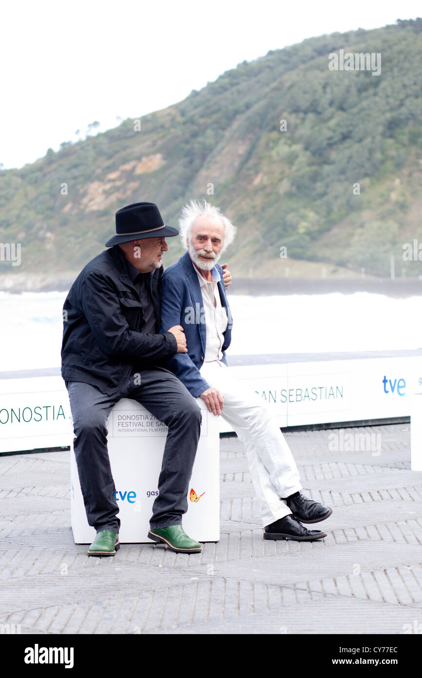 Javier Krahe e Anton Reixa, musicisti spagnoli, al sessantesimo Festival Internazionale del Film di San Sebastian photocall Foto Stock