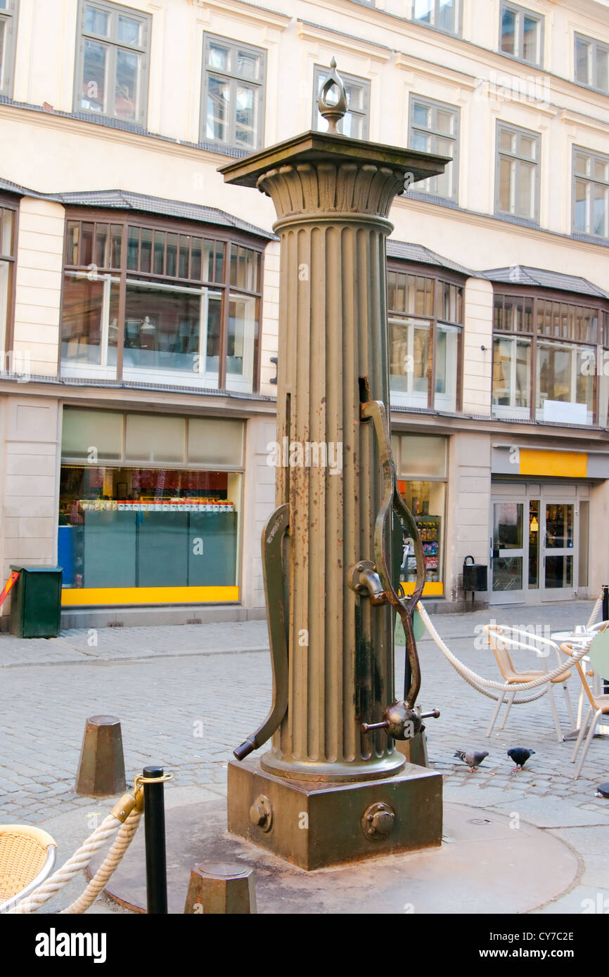 La vecchia ruota di acqua sulla piazza della città vecchia di Stoccolma, Svezia. Foto Stock