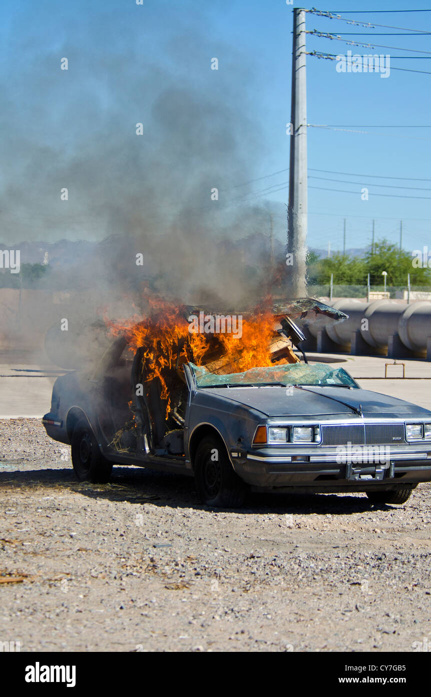 Incendio sulla vettura e la combustione caldo! In Arizona. Foto Stock