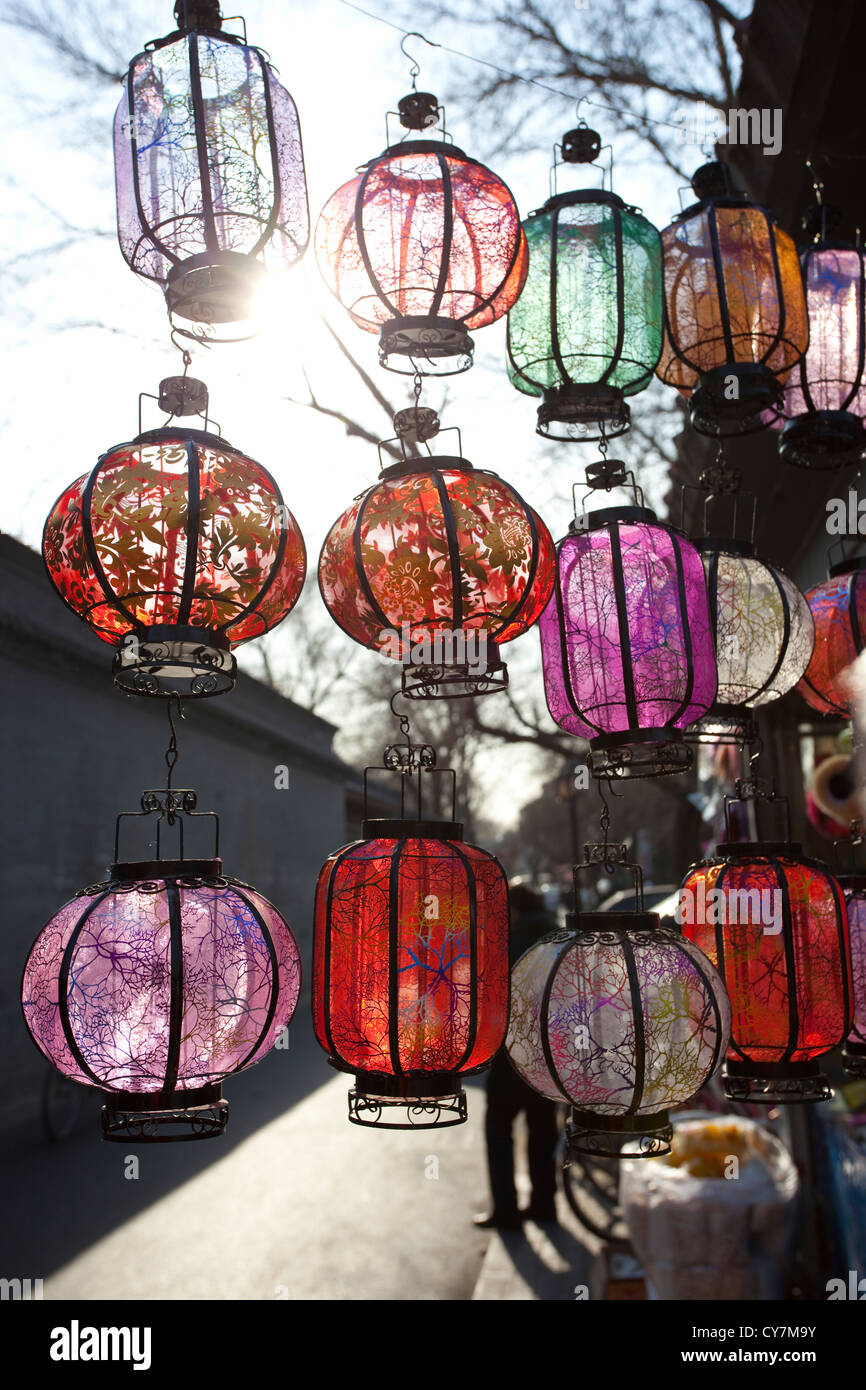 Lanterna colorata contro Pechino Città Proibita parete,beijing cina Foto Stock