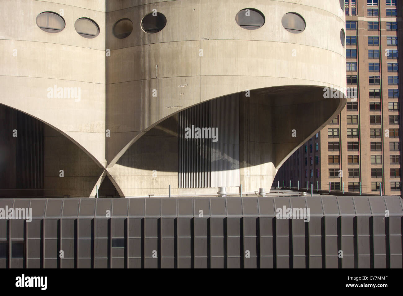 Prentice Women's Hospital visto da Lurie Cancer Center, Chicago, Illinois. Progettato da Bertrand Goldberg. Foto Stock