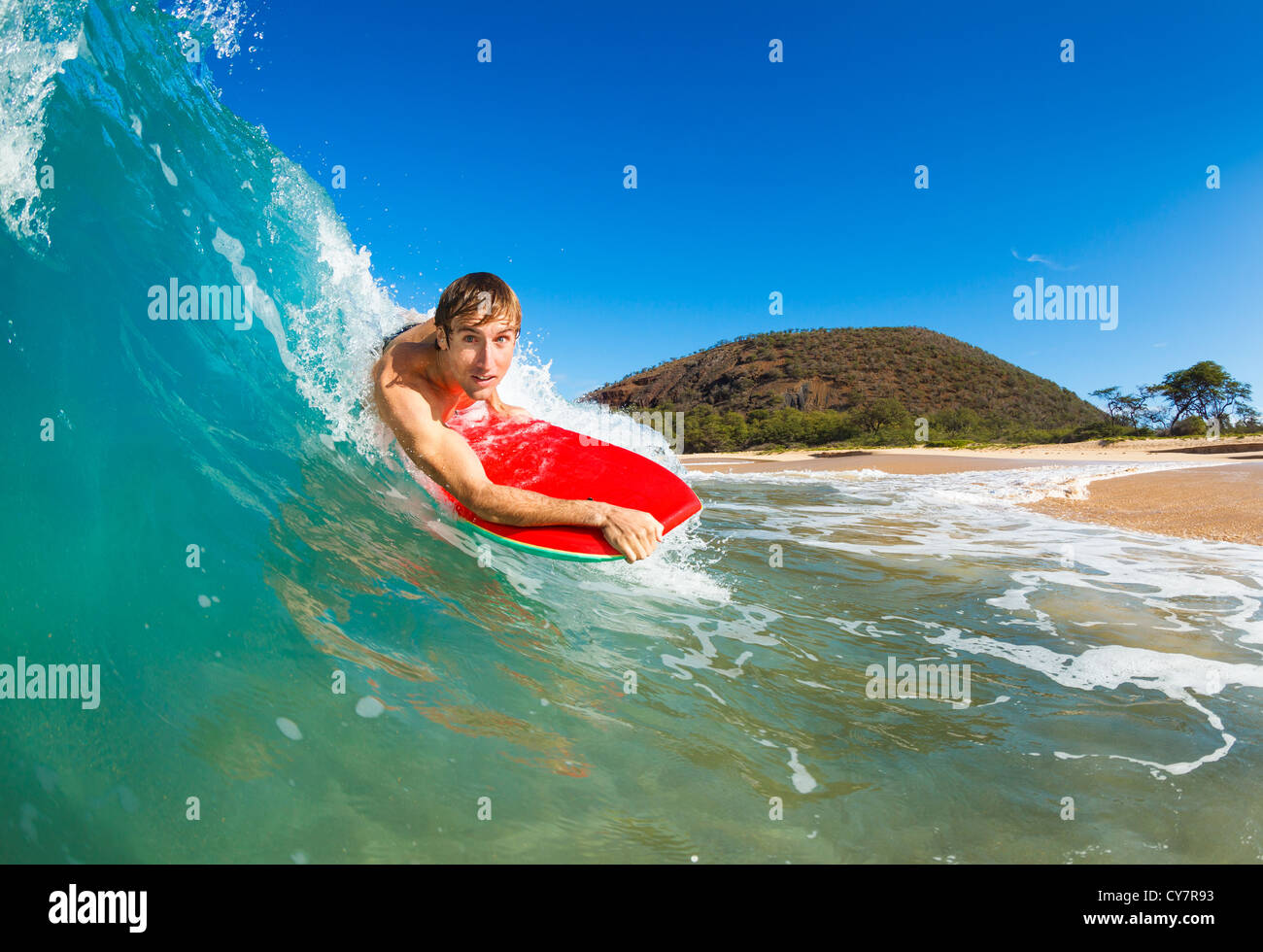 Boogie Boarder Surf incredibile blu oceano onda Foto Stock