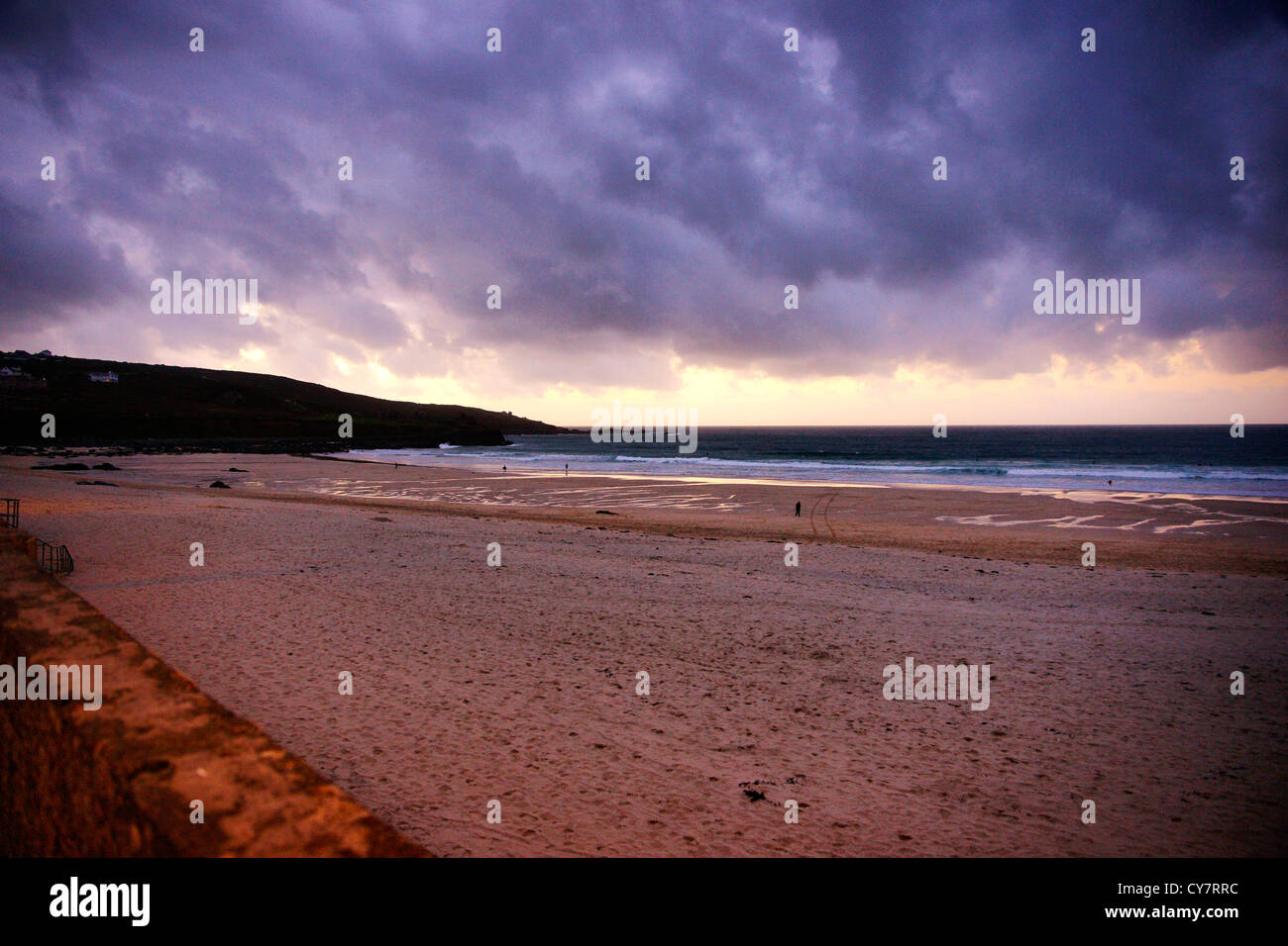 Fistral Beach, Newquay Cornwall, la mecca per i surfisti e cool dudes provenienti da tutto il Regno Unito e l'Europa. Foto Stock