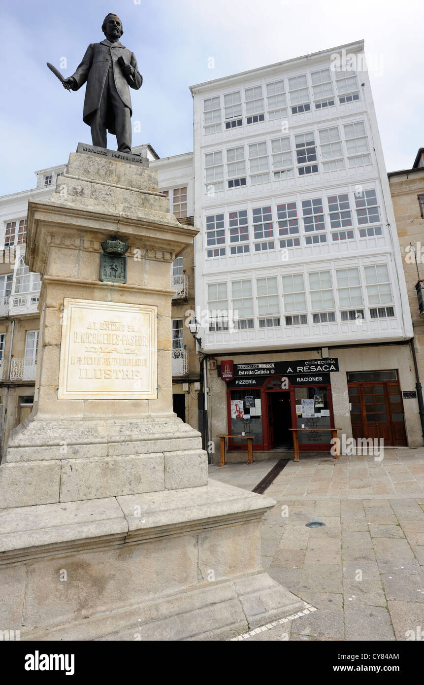 Viveiro piazza principale con una statua di Nicomedes Pastor Díaz. Foto Stock