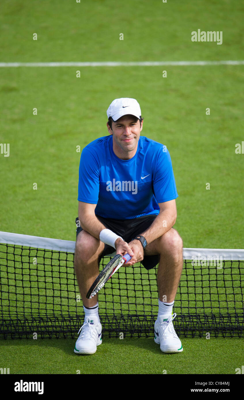 Greg Rusedski di Gran Bretagna il divertimento raddoppia durante la partita. Foto Stock