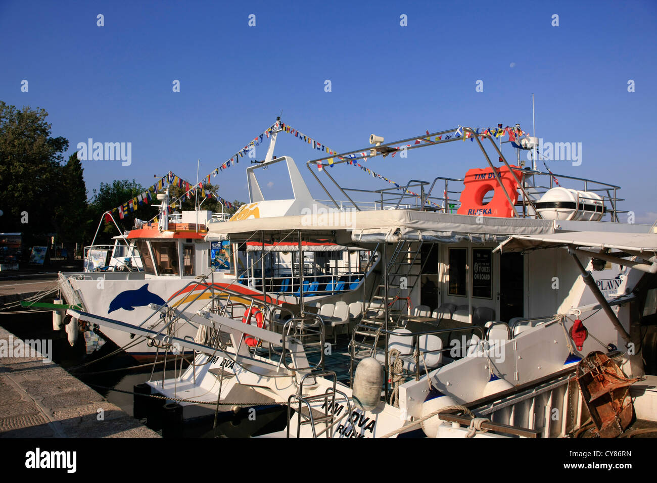 Barche da pesca legato in porto in una domenica mattina di Punat sull isola di Krk Croazia Foto Stock