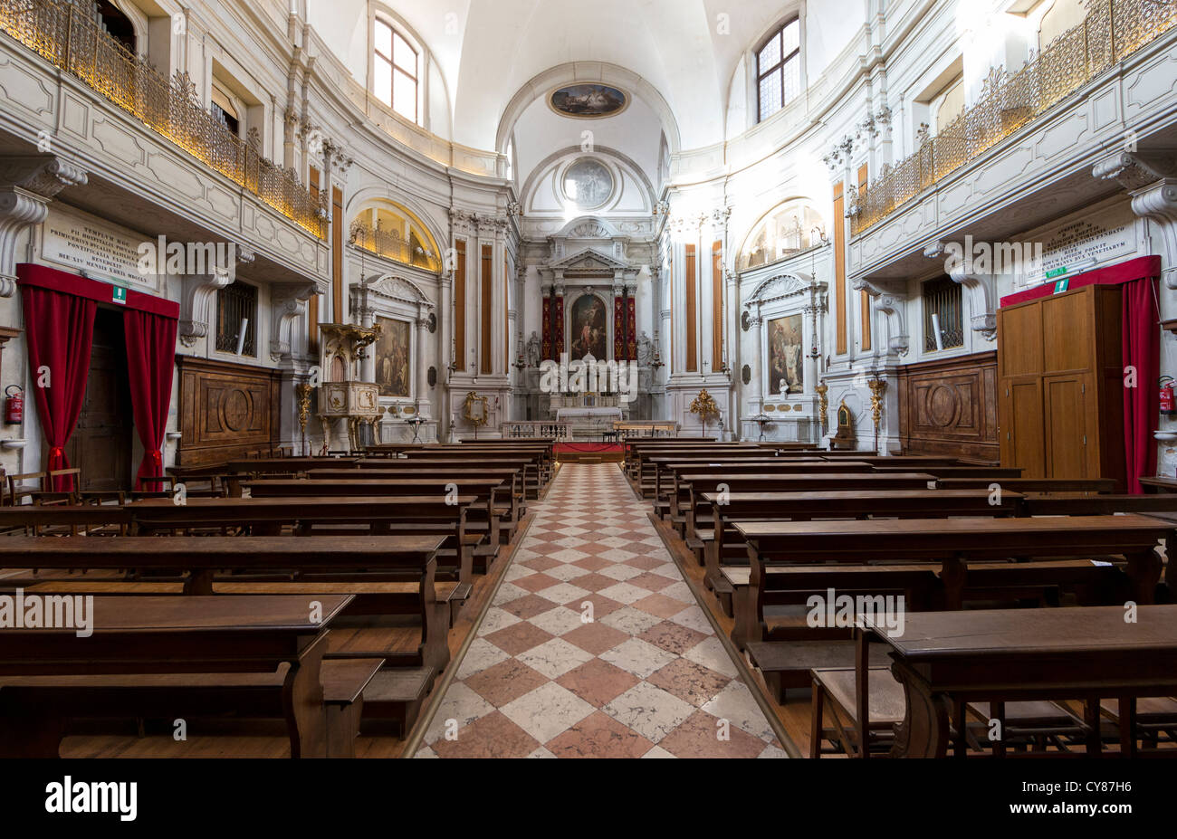 Interno della chiesa di Santa Maria della Pietà, a Venezia, associato con Vivaldi e con gli affreschi del Tiepolo Foto Stock
