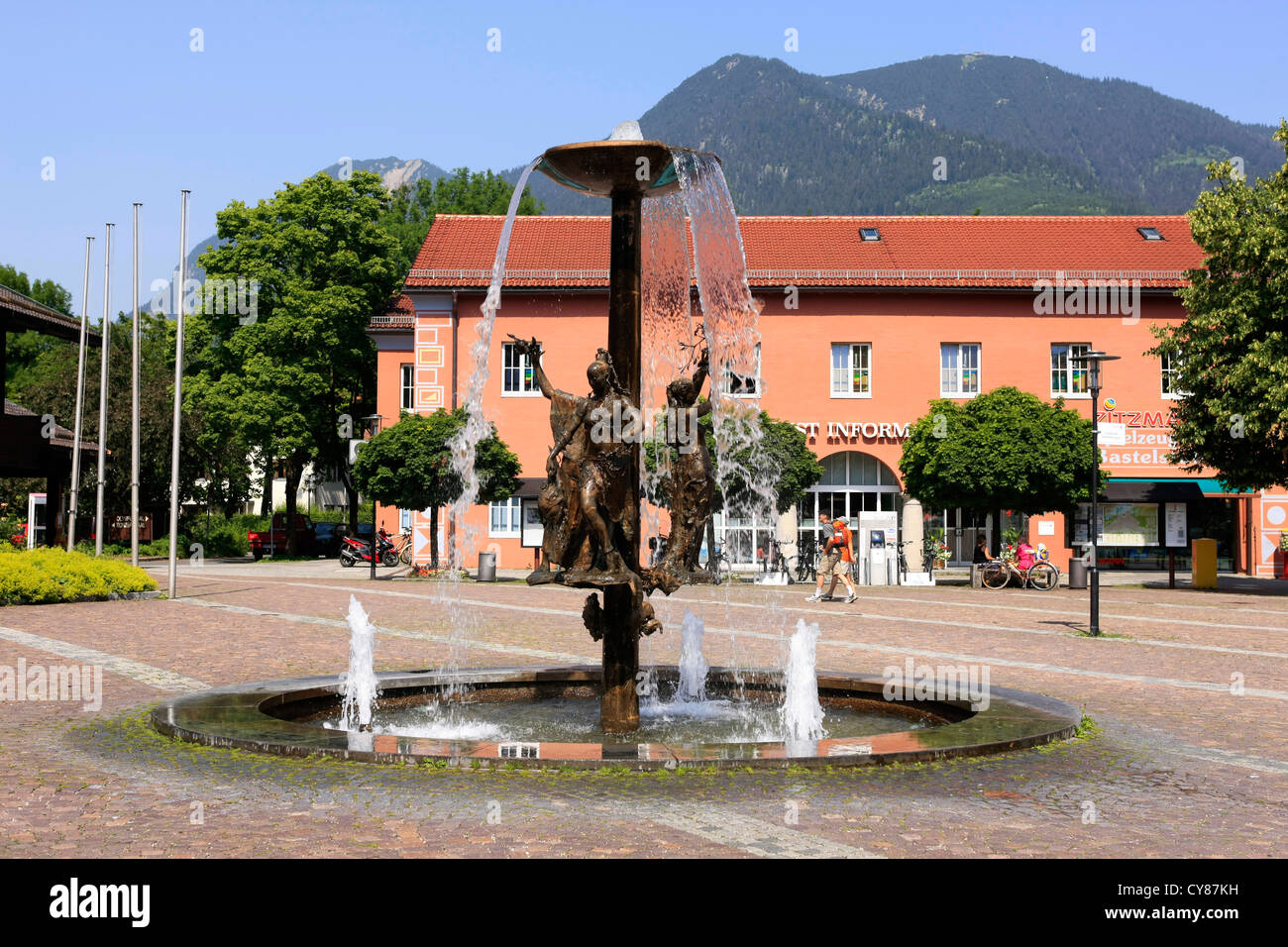 Piazza Fontana a Garmisch-Partenkirchen, Bavaria Foto Stock