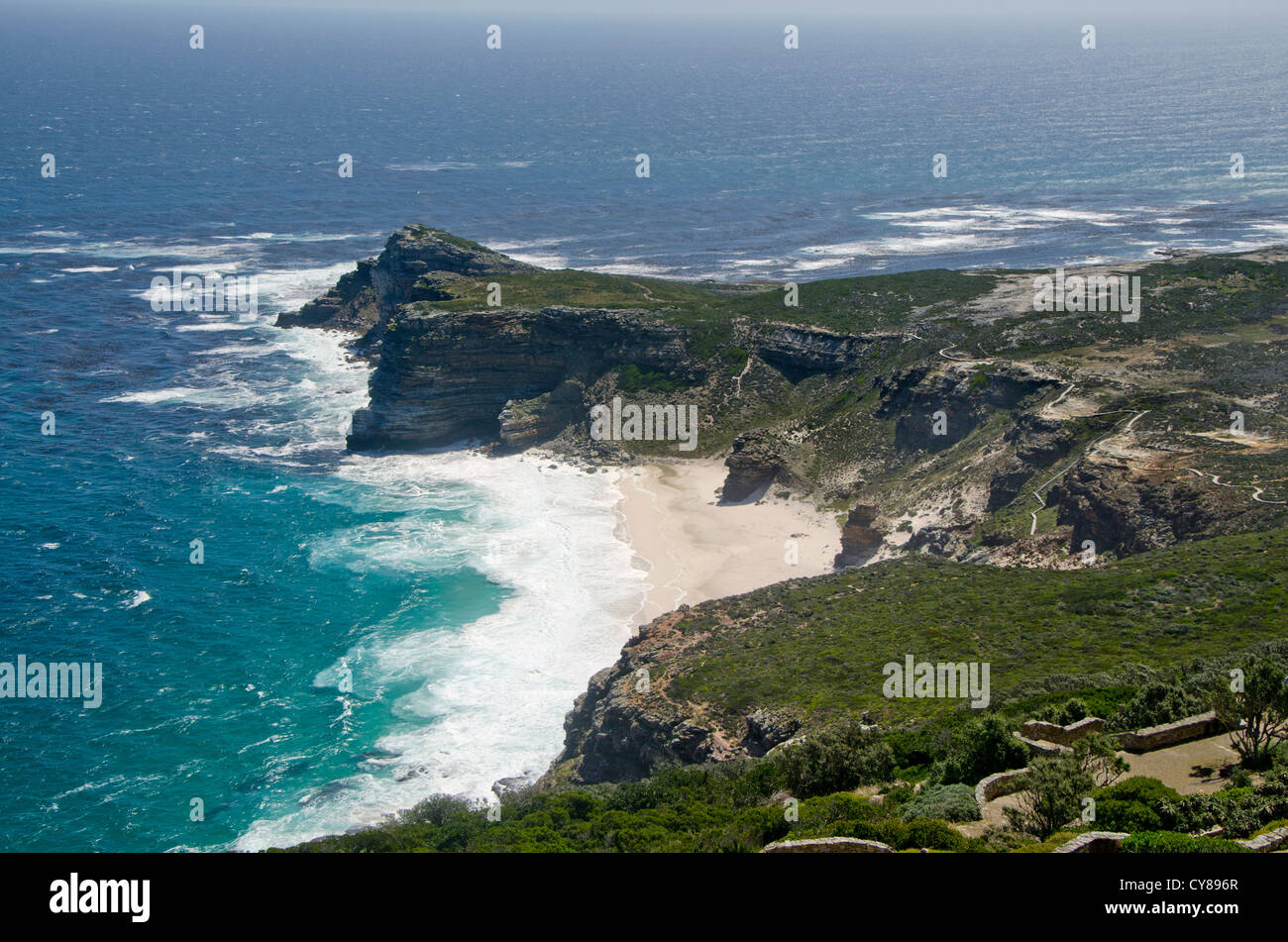 Capo di Buona Speranza si affaccia su Dias beach, la natura e le riserve di caccia Penisola del Capo, in Sud Africa. Foto Stock