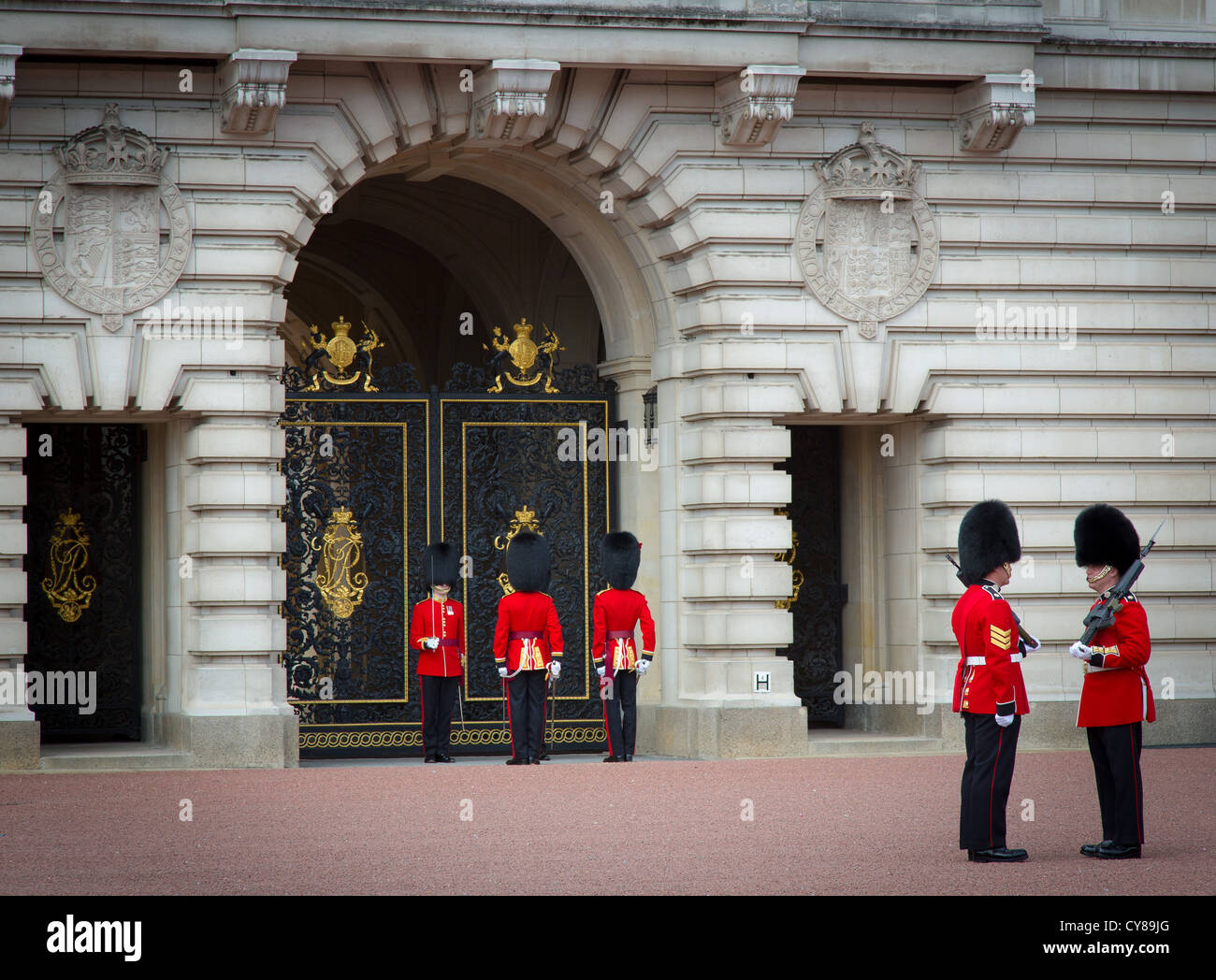 Il cambio della Guardia a Buckingham Palace a Londra Foto Stock