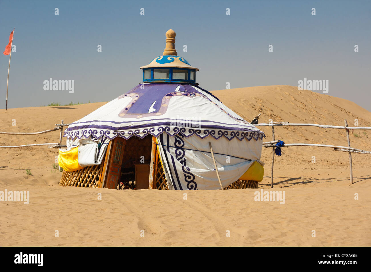 Mongolo Yurt nel Deserto del Gobi nel calore del giorno Foto Stock