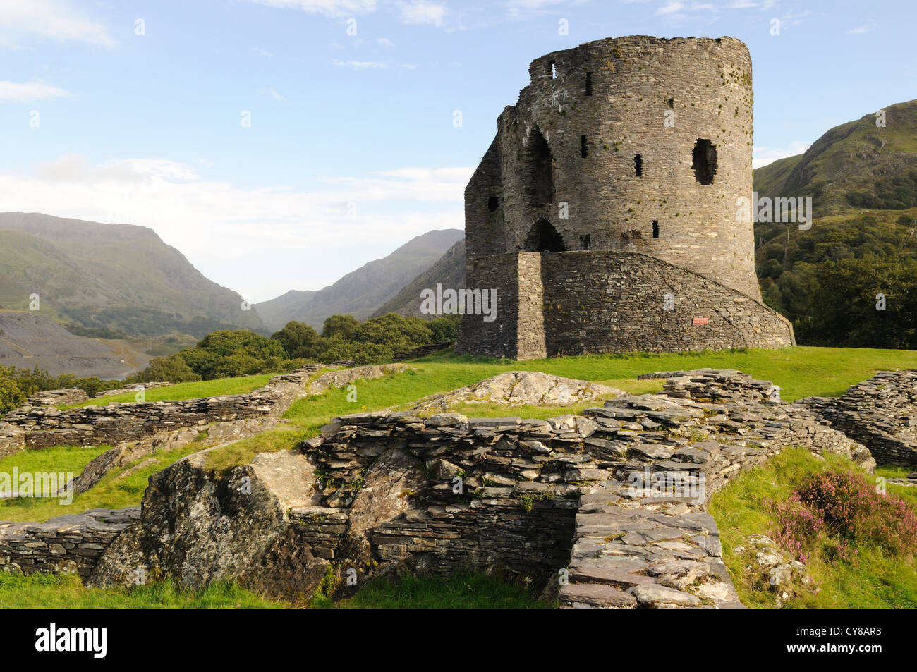 Il castello di Dolbadarn Llanberis Gwynedd in Galles Cymru REGNO UNITO GB Foto Stock
