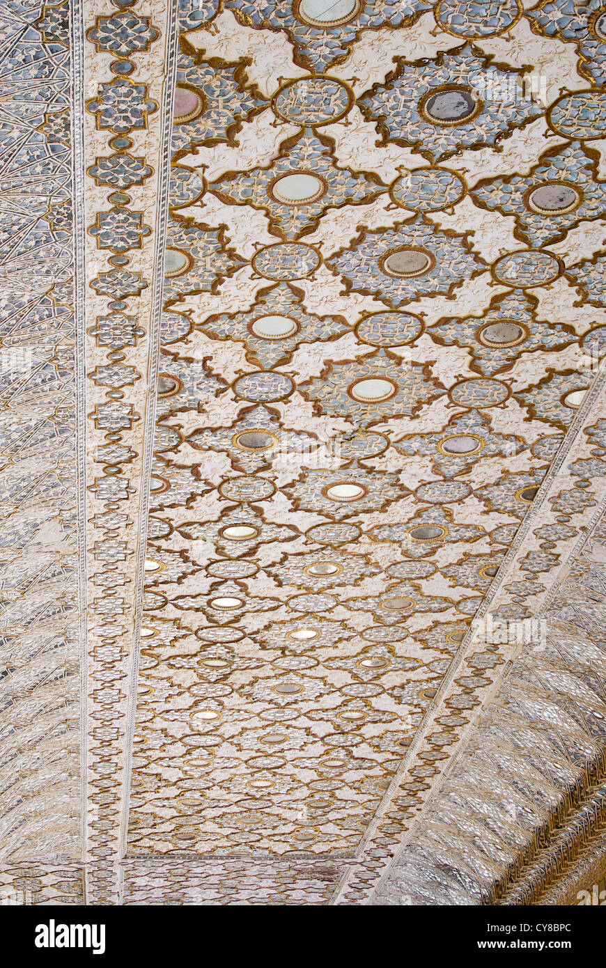 Soffitto a specchio di Jai Mandir (Sala della Vittoria) presso amer / Ambra Fort vicino a Jaipur, Rajasthan, India Foto Stock