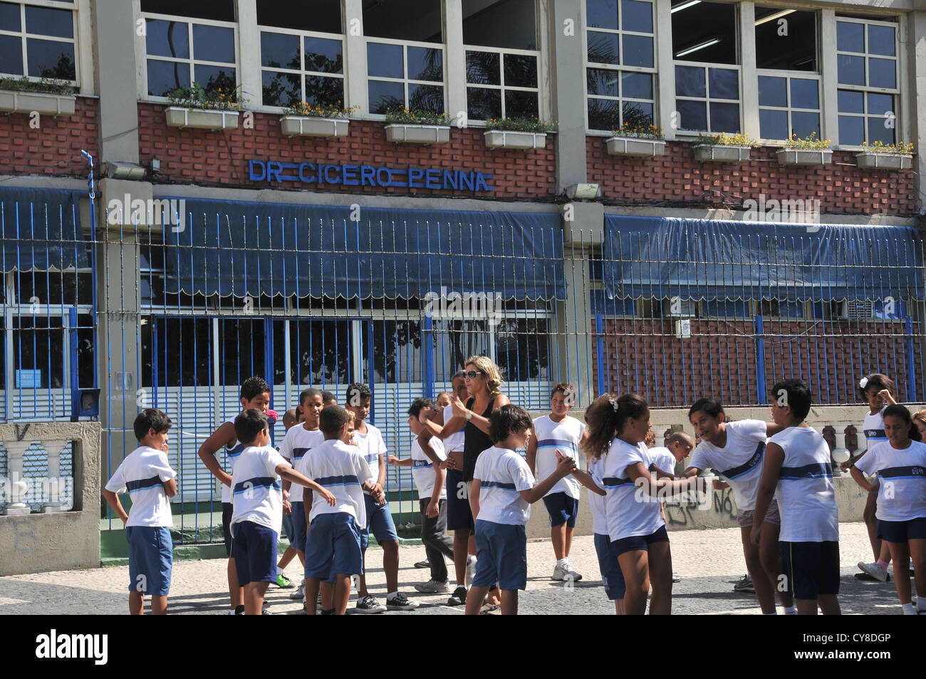 Scolari prima di Dr Cicero Penne scuola di Rio de Janeiro in Brasile Foto Stock