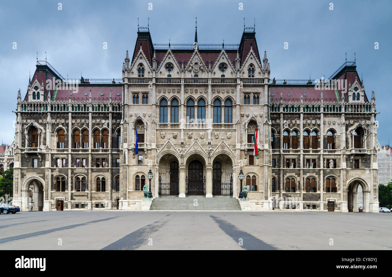 Il palazzo del parlamento a Budapest, il simbolo della capitale, il più noto e suggestivo edificio in Ungheria. Foto Stock