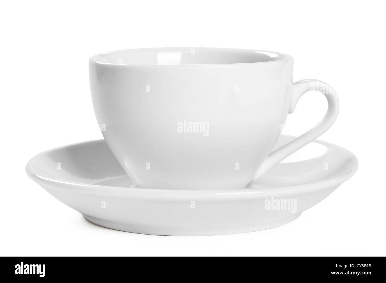 Di piccole dimensioni e di colore bianco tazza di caffè con la piastra isolata su sfondo bianco Foto Stock
