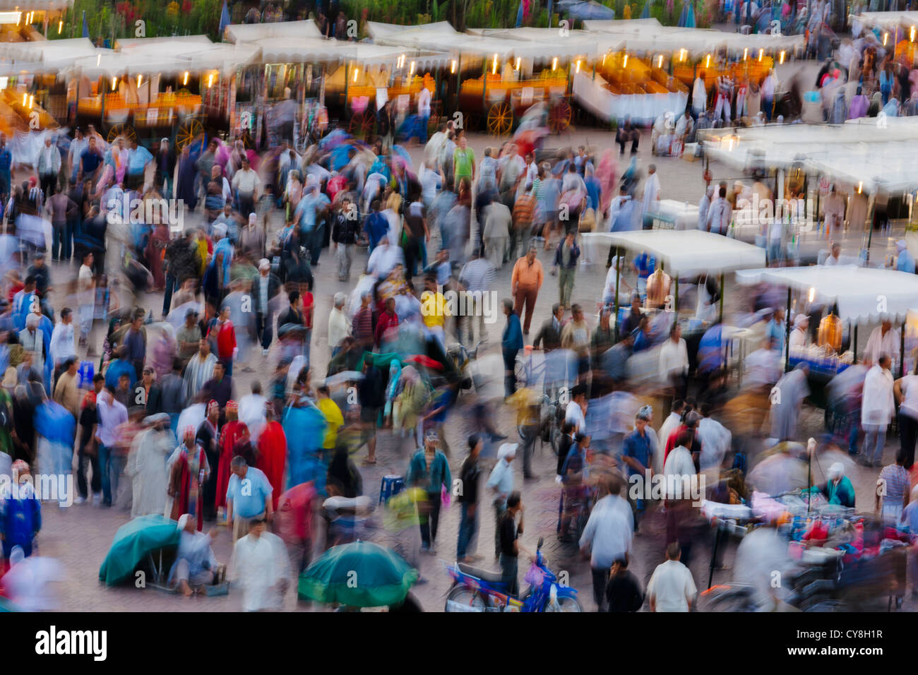 Mercato in piazza Jema al-Fna in Marrakech, Marocco Foto Stock