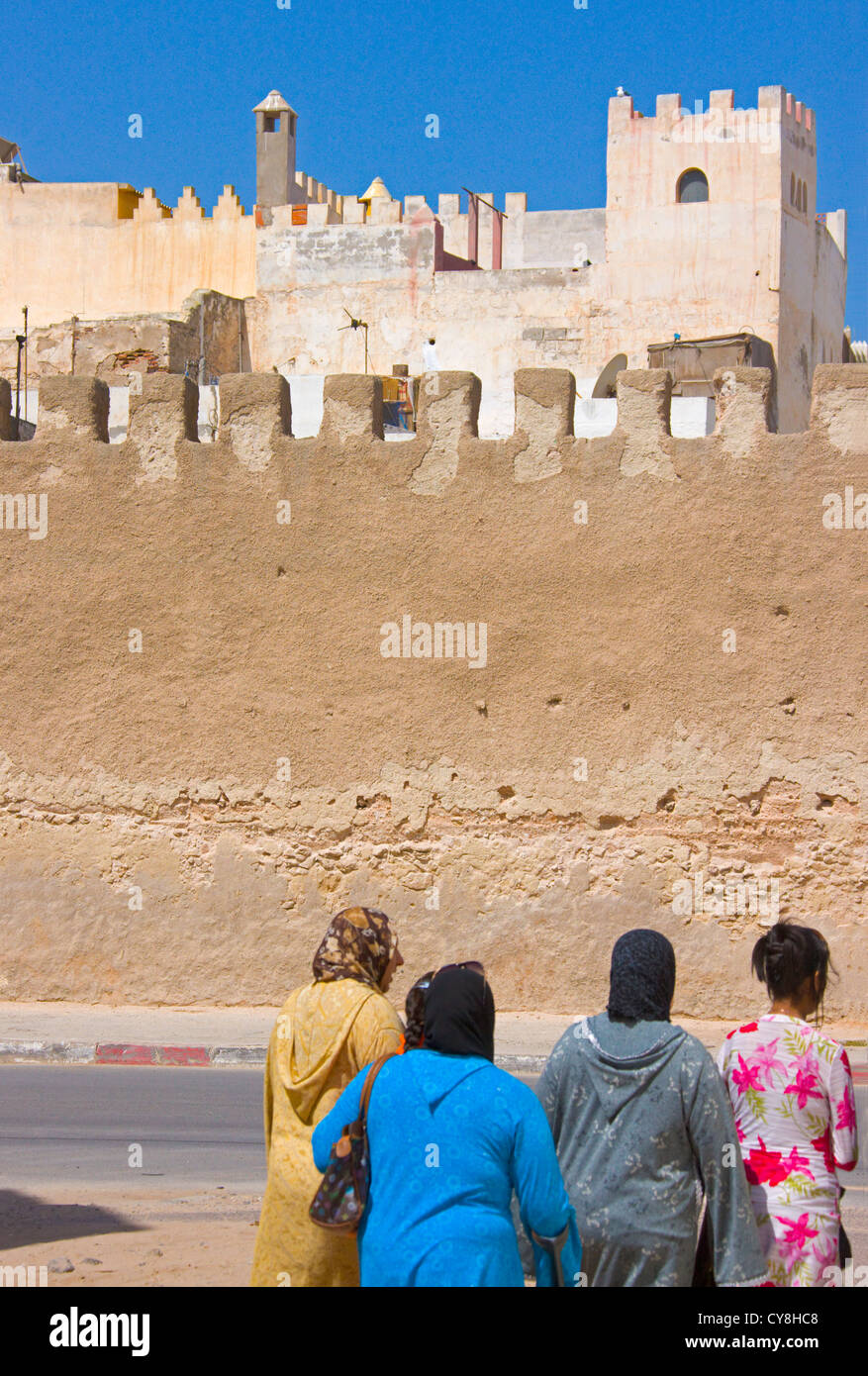 Le mura che circondano la vecchia medina, Essaouira, Marocco Foto Stock