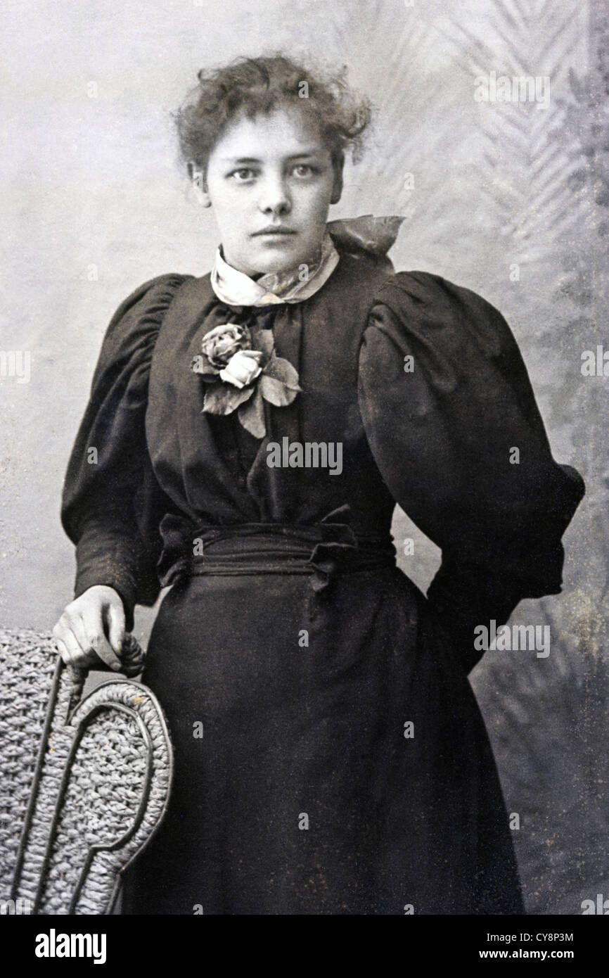 Giovane donna vittoriana ritratto in studio circa 1890s Foto Stock