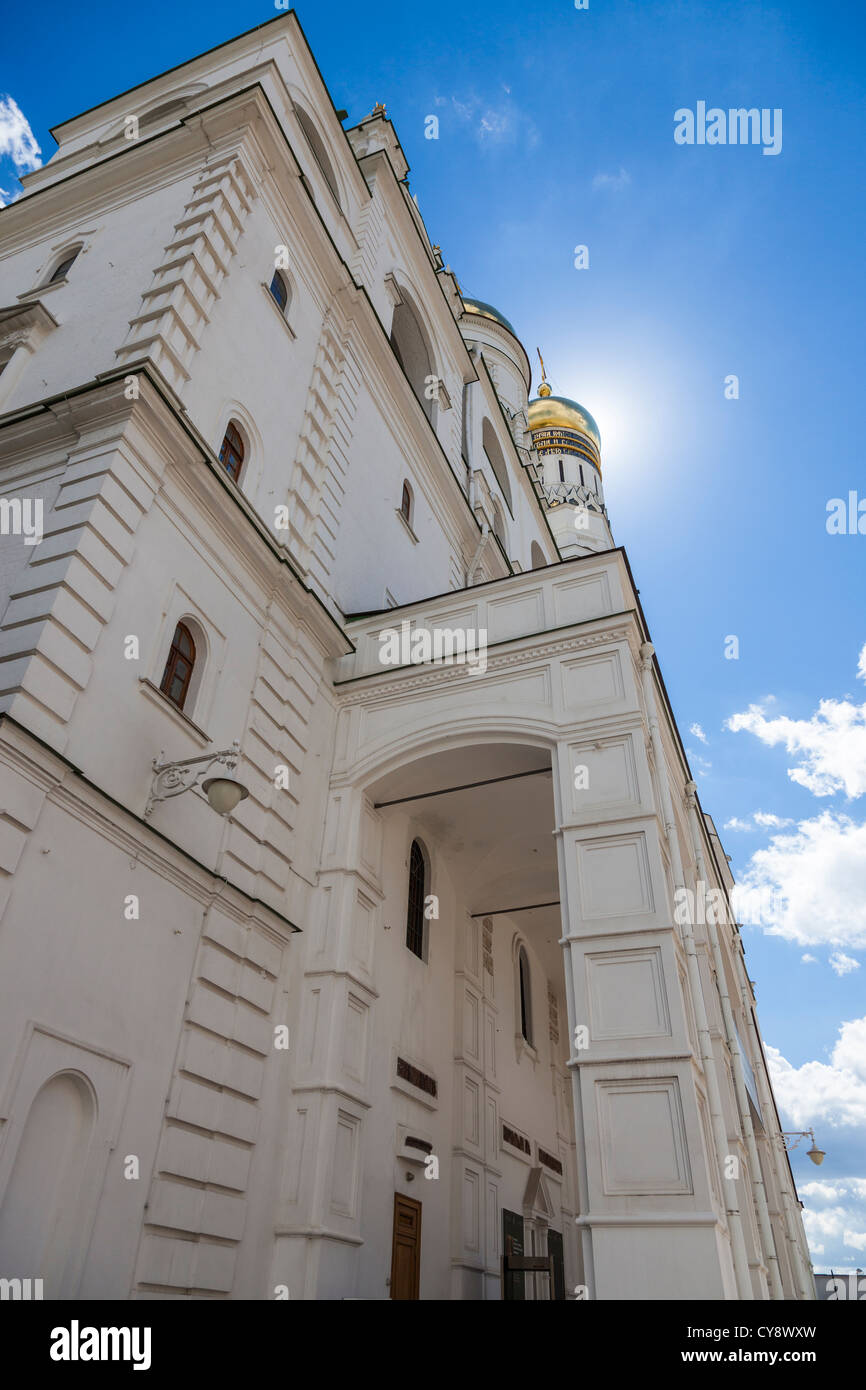 La retroilluminazione dell'Arcangelo's Cathedral, il Cremlino (Mosca) Foto Stock