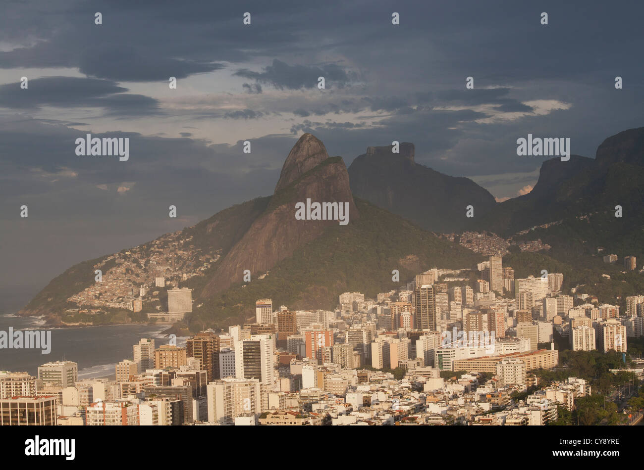 Vista sul quartiere di Ipanema da Morro do Cantagalo Rio de Janeiro in Brasile Foto Stock