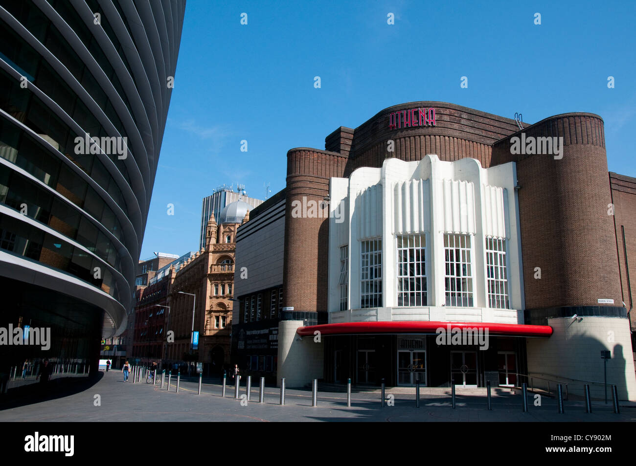 La curva del teatro e Athena in Leicester City Centre, LEICESTERSHIRE REGNO UNITO Inghilterra Foto Stock