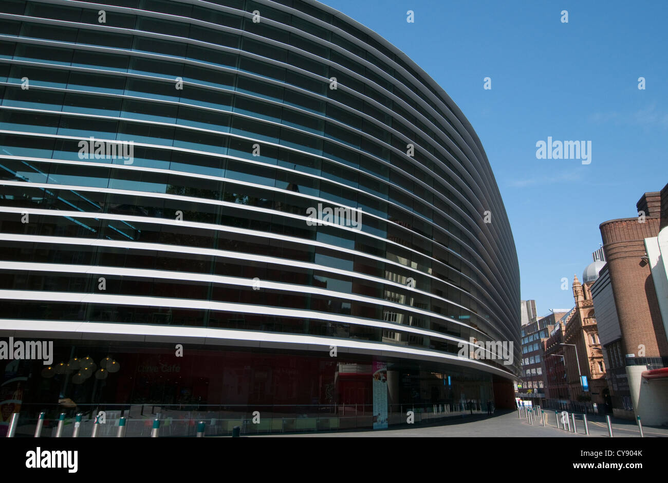 La curva del teatro e Athena in Leicester City Centre, LEICESTERSHIRE REGNO UNITO Inghilterra Foto Stock