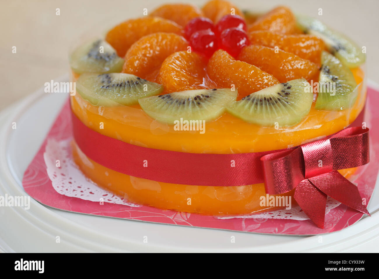 Frutta Mista con marmellata di arancio dolce e nastro rosa Foto Stock
