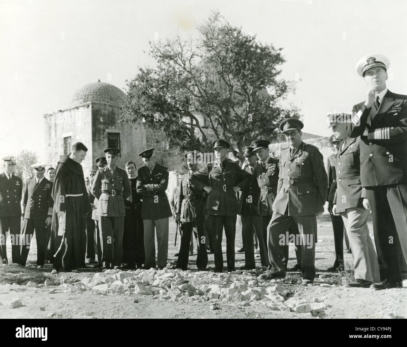 I leader alleati a Gerusalemme sulla via del ritorno dalla Conferenza di Teheran, dicembre, 1943.Vedere la descrizione riportata di seguito per i nomi. Foto di Gale Lewis Foto Stock