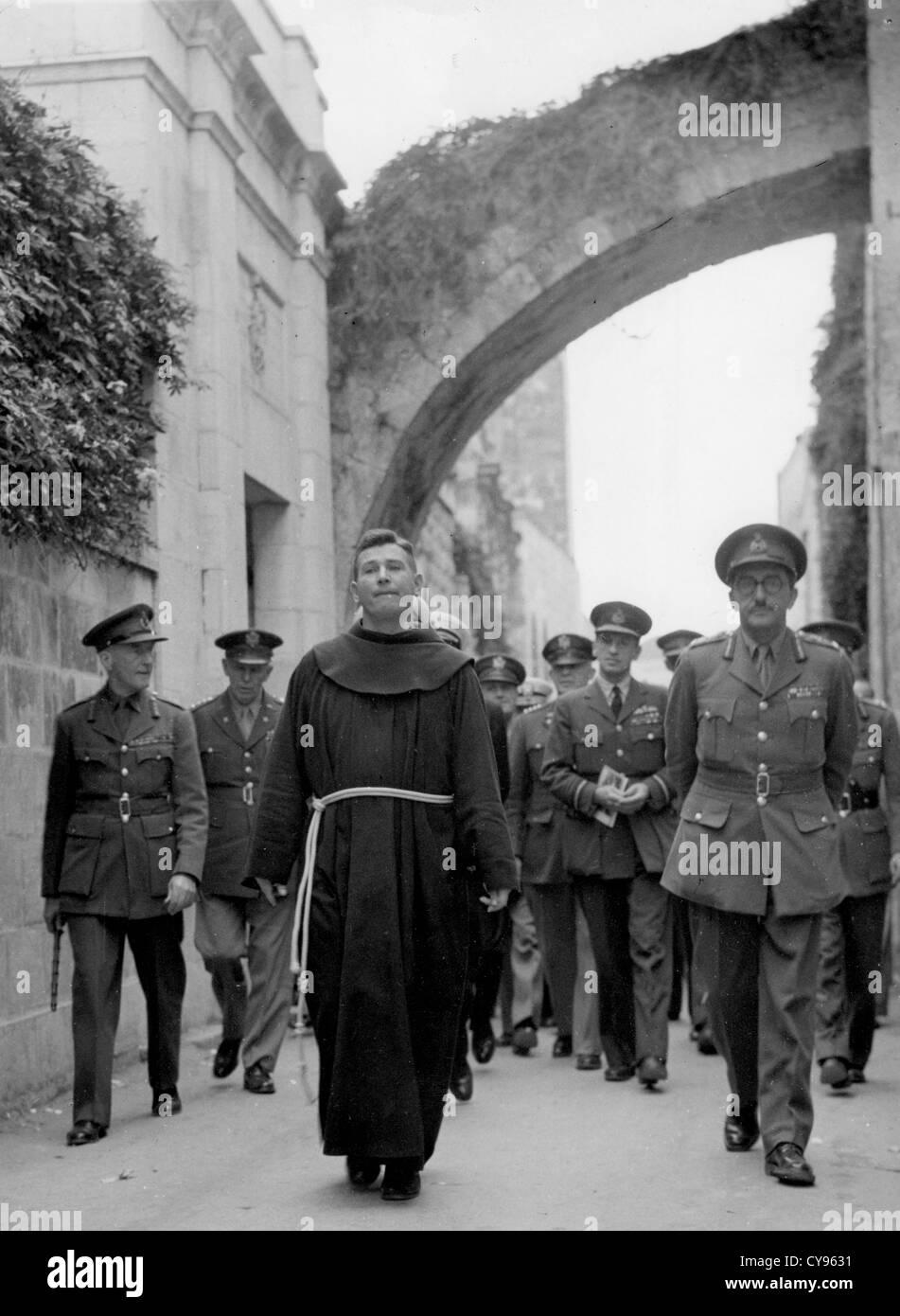 I leader alleati a Gerusalemme sulla via del ritorno dalla Conferenza di Teheran nel 1943. Vedere la descrizione seguente per i nomi. Foto di Gale Lewis Foto Stock