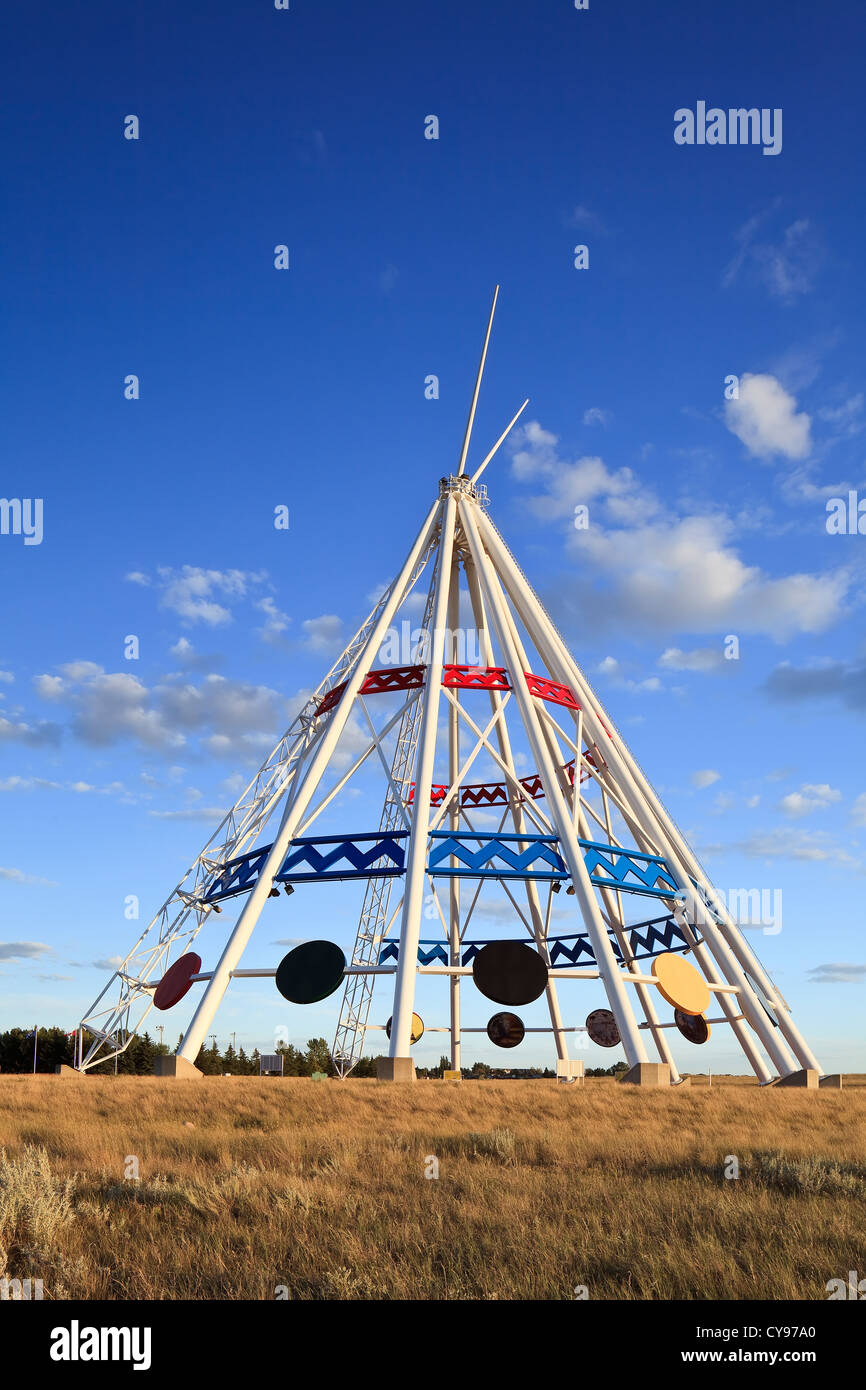 Teepee Saamis, più grande del mondo teepee, Medicine Hat, Alberta, Canada Foto Stock