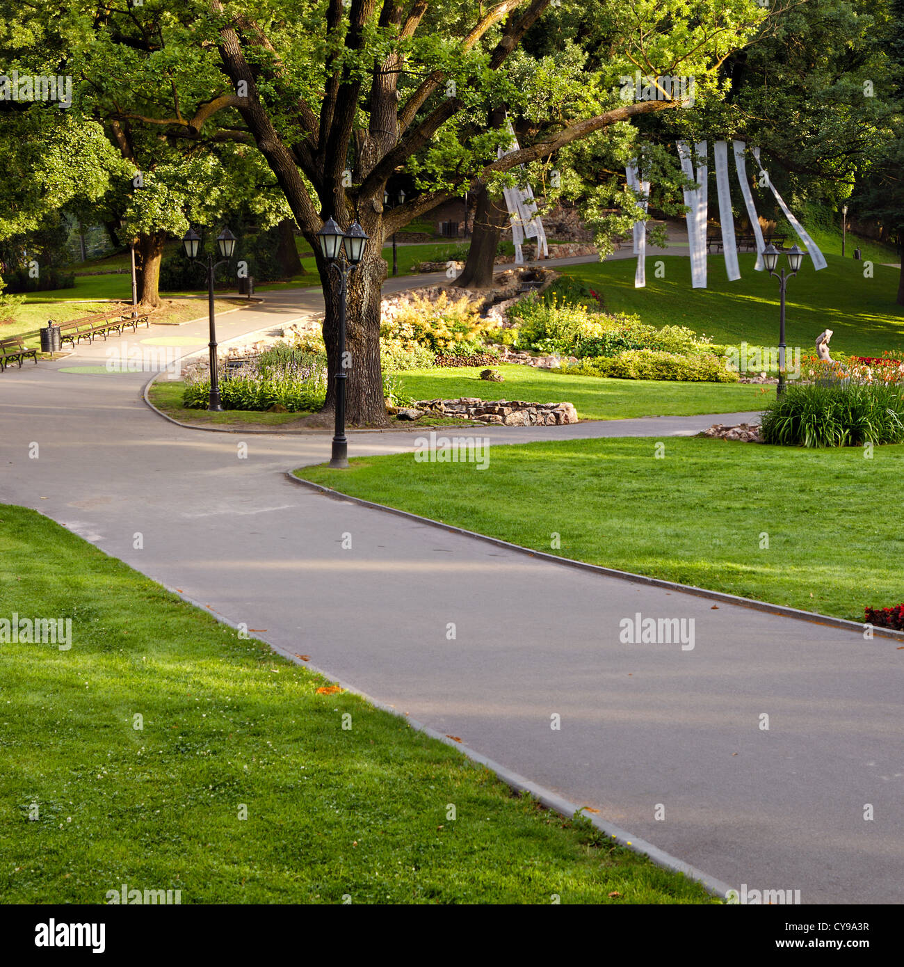 In estate il parco della città Foto Stock