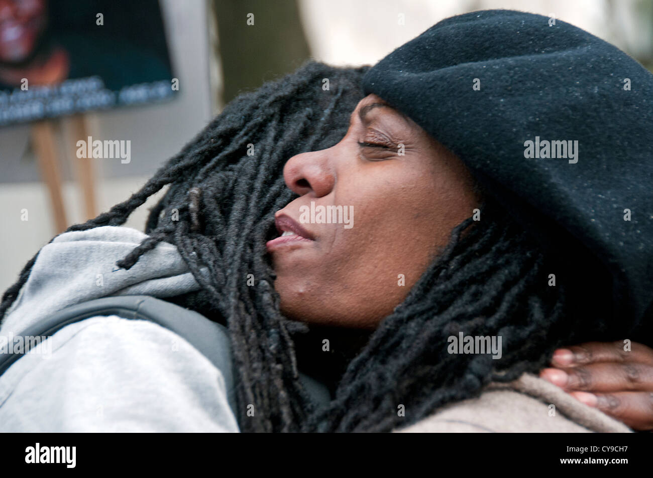 Samantha Rigg sorella di Sean Rigg morto in custodia della polizia 2008 custodia. Xiv annuale di amici e famiglia campagna protestare ancora Foto Stock