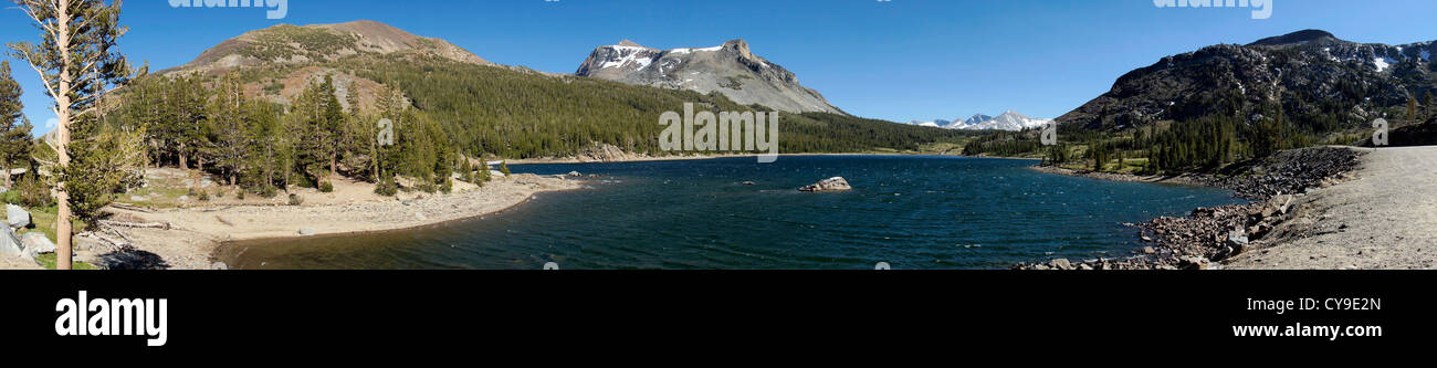 Tioga Pass da Lee Vining per Yosemite, Route 120 - Tioga lago, con il Monte Dana. Foto Stock