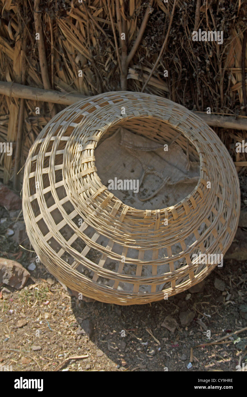 Coop fatta di strisce di bambù per hen Foto Stock