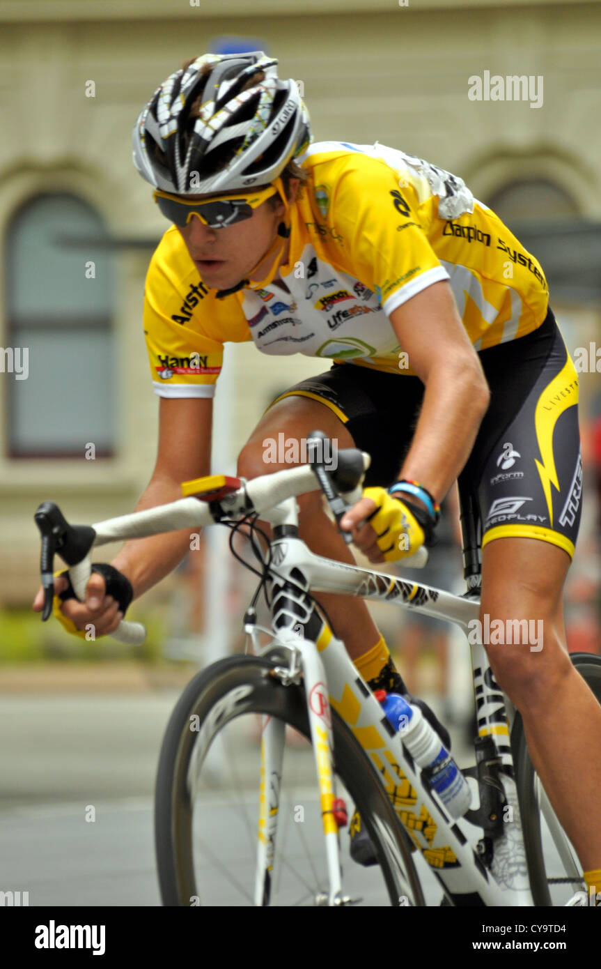 George Bennett, vincitore assoluto della Nuova Zelanda classico ciclo 2011 in azione sul criterio tappa di Wellington City. Foto Stock