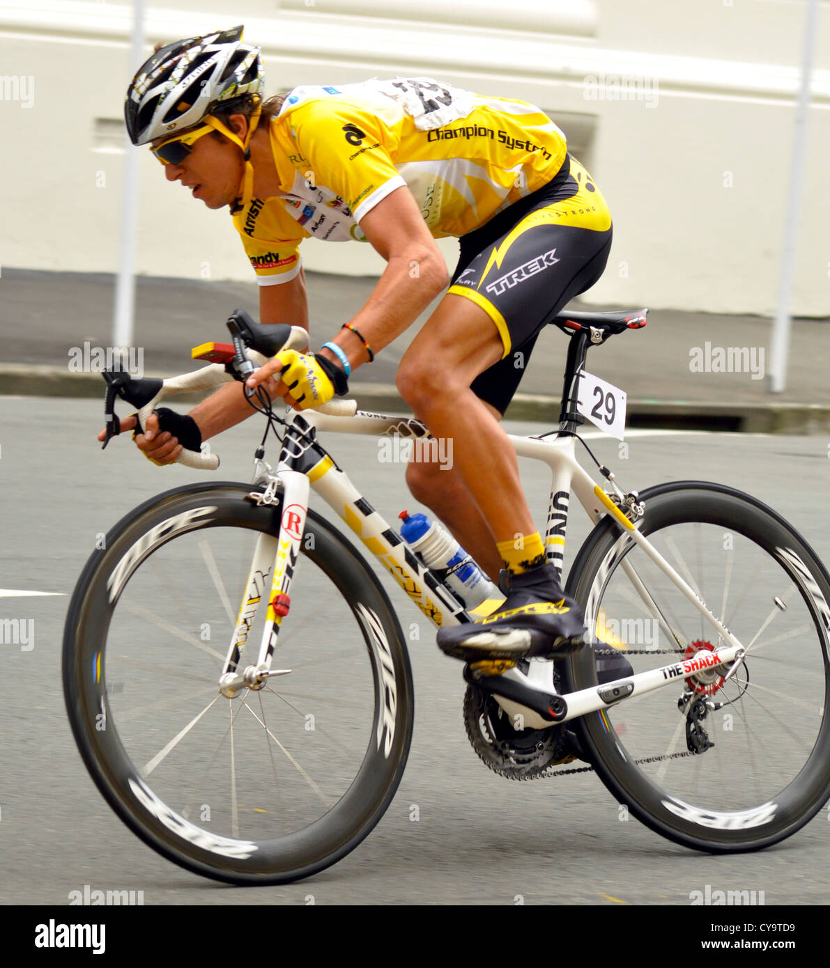 George Bennett, vincitore assoluto della Nuova Zelanda classico ciclo 2011 in azione sul criterio tappa di Wellington City. Foto Stock