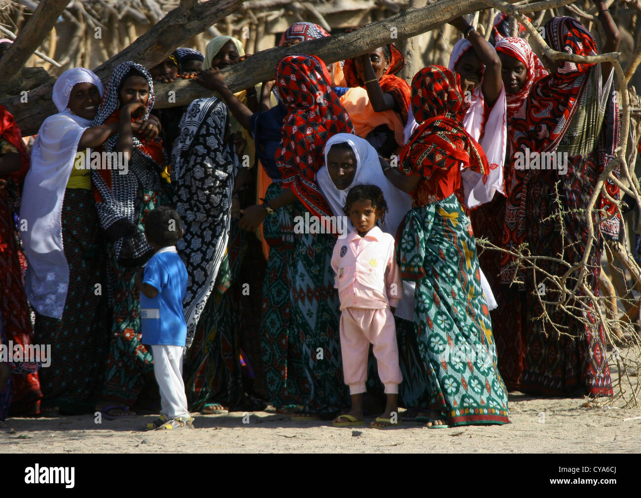 Etnia Afar donne con bambini, tio, Eritrea Foto Stock