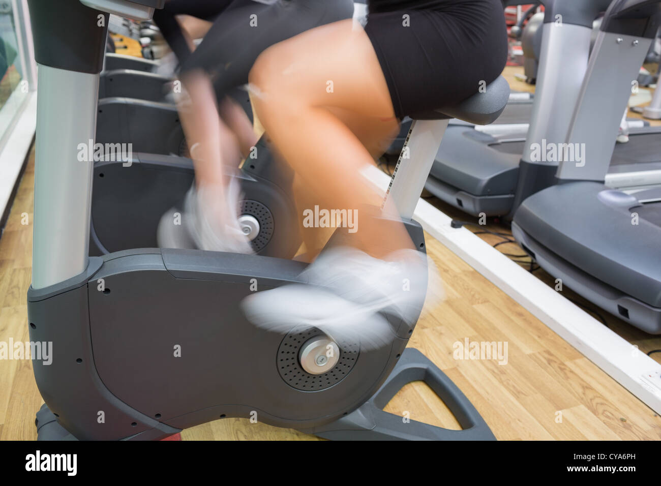 Gambe sulla cyclette Foto Stock