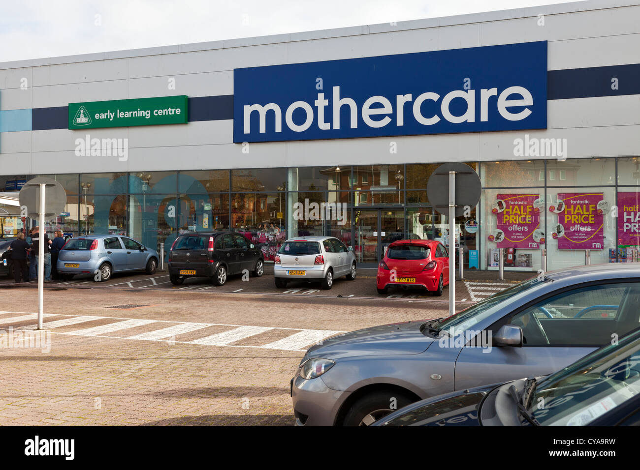 I Mothercare e early learning center negozio retail store uscita su retail park, Newport Road, Cardiff Wales UK. Foto Stock