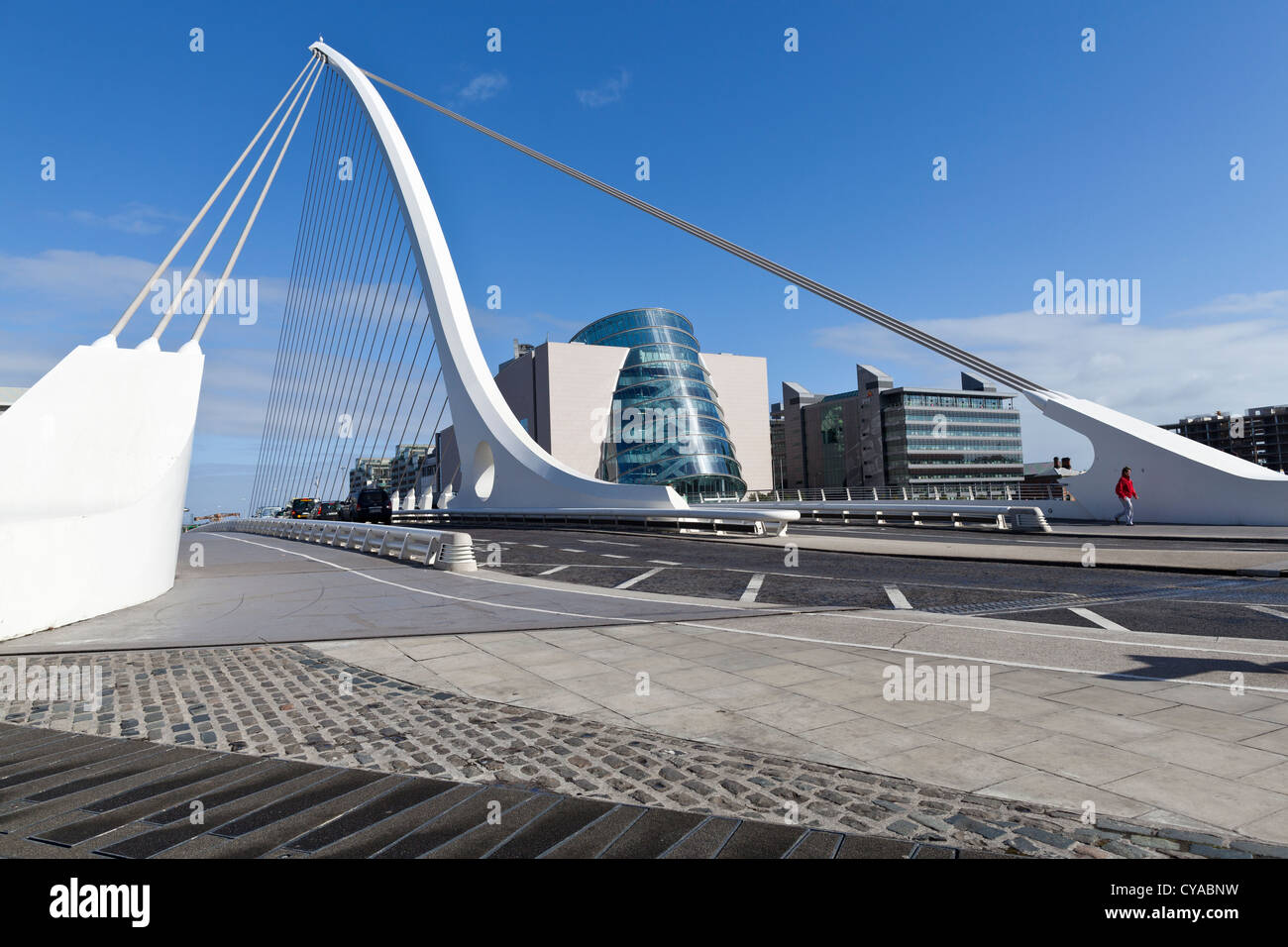 Il Samuel Beckett bridge a Dublino, progettato da Santiago Calatrava. Foto Stock