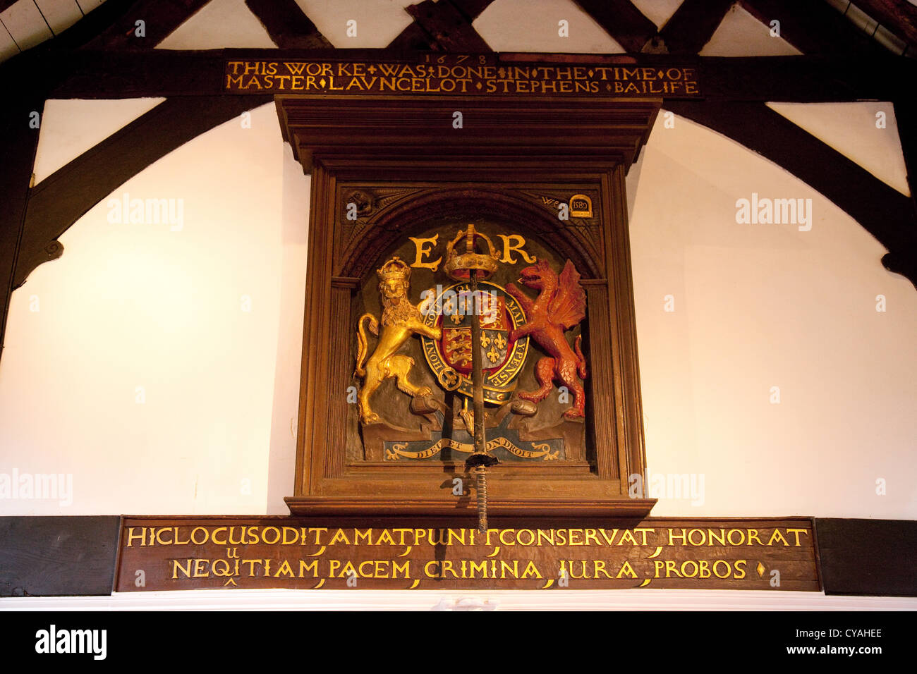 L'interno del medievale del XVI secolo Guildhall edificio, Much Wenlock nello Shropshire, Regno Unito Foto Stock