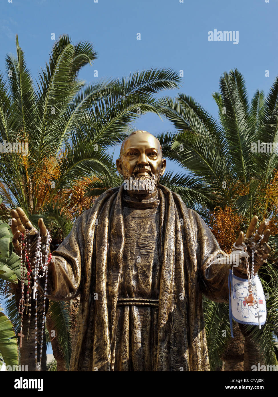 Una statua di Padre Pio. Letojanni, Sicilia, Italia. Foto Stock