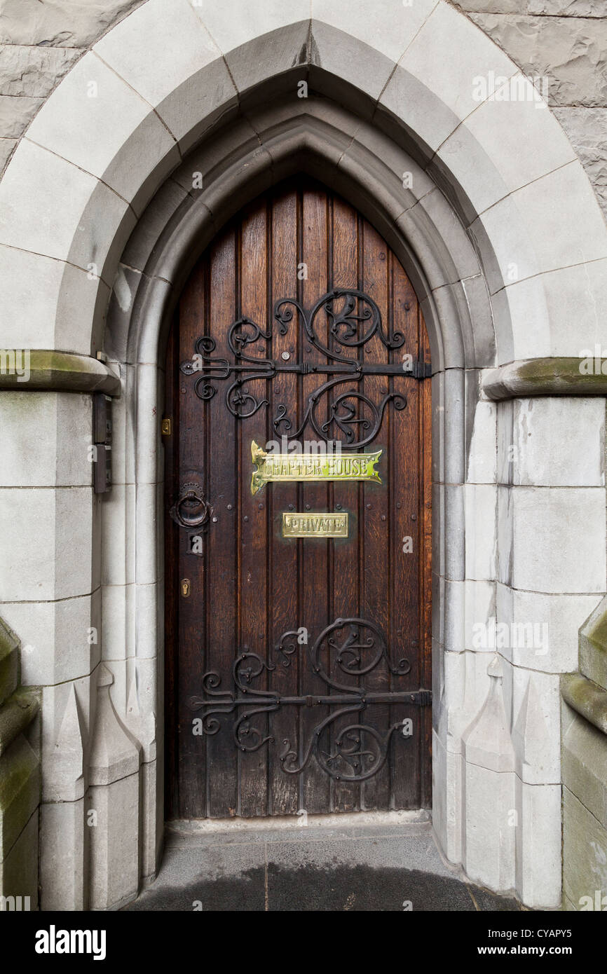 Capitolo casa porta alla chiesa di Cristo nella cattedrale di Dublino, Irlanda Foto Stock