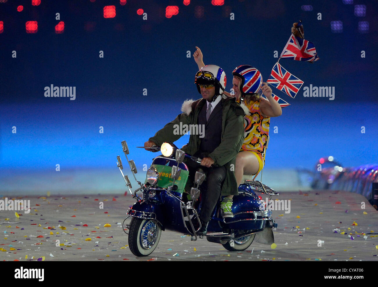 Mods su scooter al London 2012 Olympic cerimonia di chiusura. Foto Stock